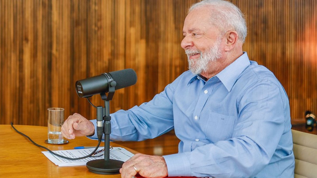 Presidente Lula conversa com o jornalista Marcos Uchoa no programa Conversa com o Presidente