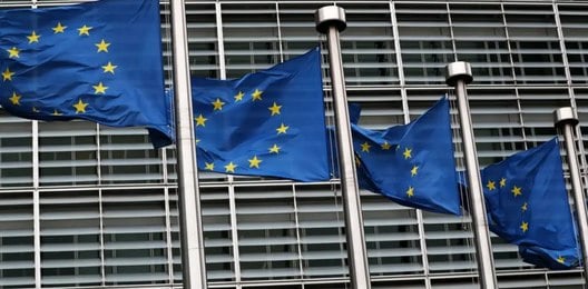 União Europeia adia retaliação às tarifas dos Estados Unidos