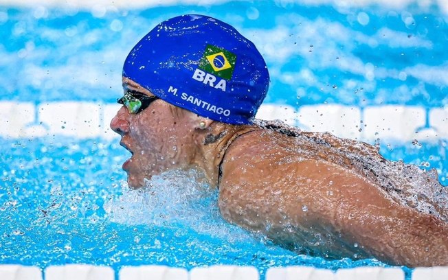 Carol Santiago conquista medalha de ouro na natação S12