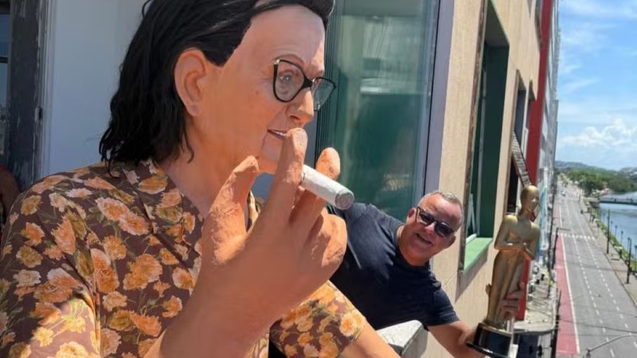 Tânia Maria, de O Agente Secreto é homenageada pelo Brasil