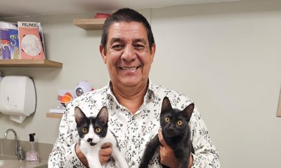 Zeca Pagodinho adota dois gatos irmãos e ganha apoio com gesto solidário