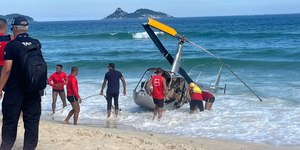 “Praia estava cheia”, diz bombeiro sobre pouso forçado na Barra