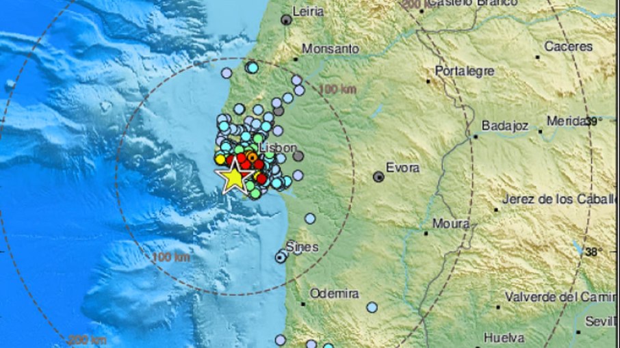 Mapa mostra o epicentro do terremoto localizado a cerca de 14 quilômetros a oeste-sudoeste de Seixal Mapa mostra o epicentro do terremoto localizado a cerca de 14 quilômetros a oeste-sudoeste de Seixal