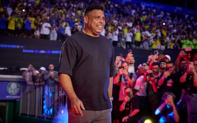 Homenagem do Cruzeiro ao ídolo Ronaldo Fenômeno