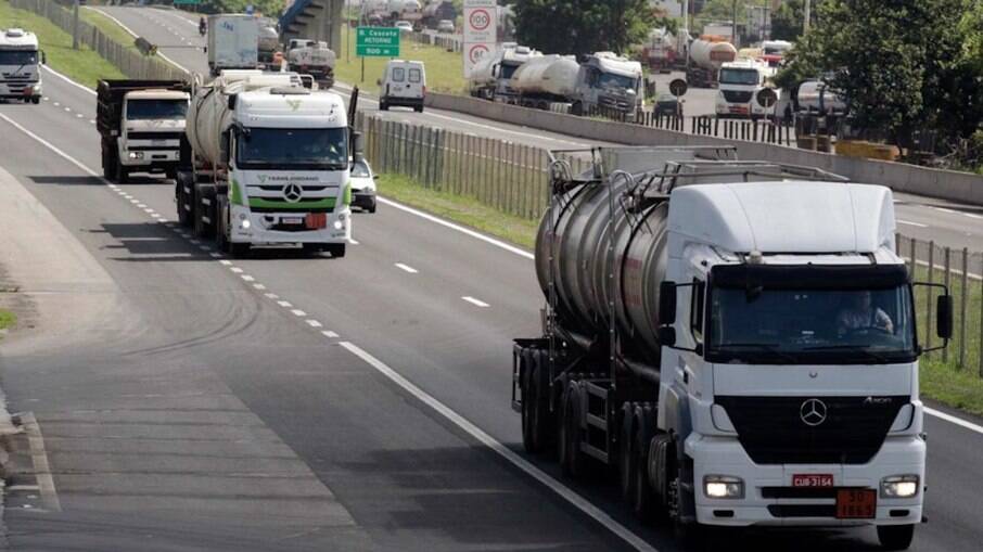 Governo quer criar subsídio para o diesel para agradar caminhoneiros