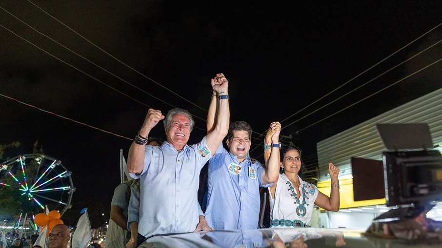 O ex-presidente Fernando Collor, o sobrino Fernando Affonso e a ex-cunhada Thereza Collor em campanha nas eleições municipais de 2024