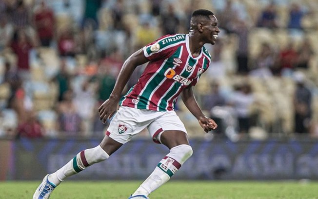 Após vitória do Fluminense, Luiz Henrique exalta conselhos de Diniz: 'Joga com alegria'