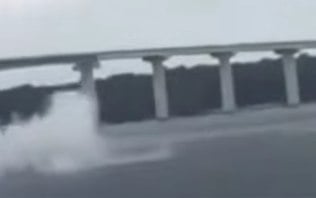 Helicóptero com cinco pessoas a bordo cai no mar na Malásia