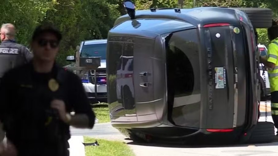 Carro de Tiger Woods capotou após tentativa de ultrapassagem Carro de Tiger Woods capotou após tentativa de ultrapassagem