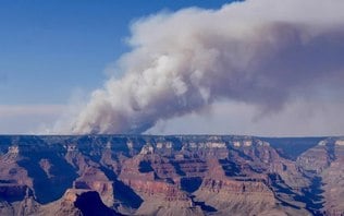 Grand Canyon Lodge é destruído por incêndio florestal no Arizona