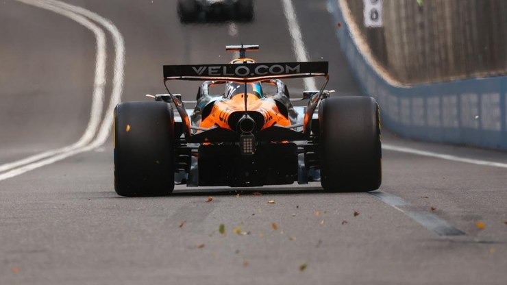 Piastri bate na primeira volta do GP do Azerbaijão