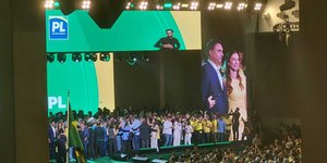 Flávio larga na campanha com um pé na ameaça e outro no crime