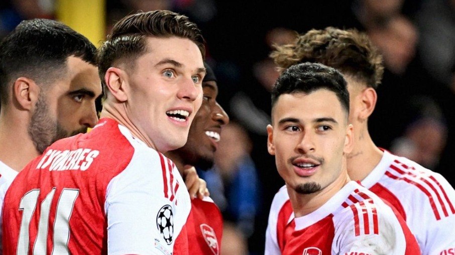 Martinelli e Gyokeres comemoram gol na vitória do Arsenal Martinelli e Gyokeres comemoram gol na vitória do Arsenal