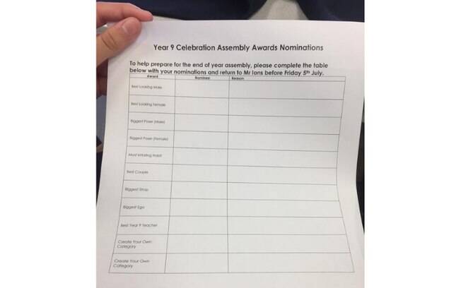 Lucy Hall, tia de um estudante da escola, compartilhou o formulário na internet e revelou as categorias do prêmio