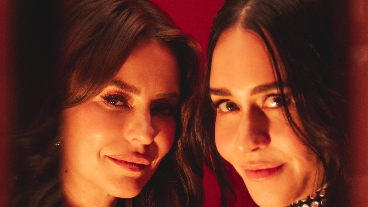 Paolla Oliveira e Alessandra Negrini elevam a temperatura em comercial da Netflix. Paolla Oliveira e Alessandra Negrini elevam a temperatura em comercial da Netflix.