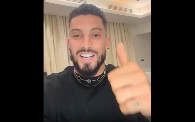 Alex Telles gravou um vídeo para a torcida do Botafogo