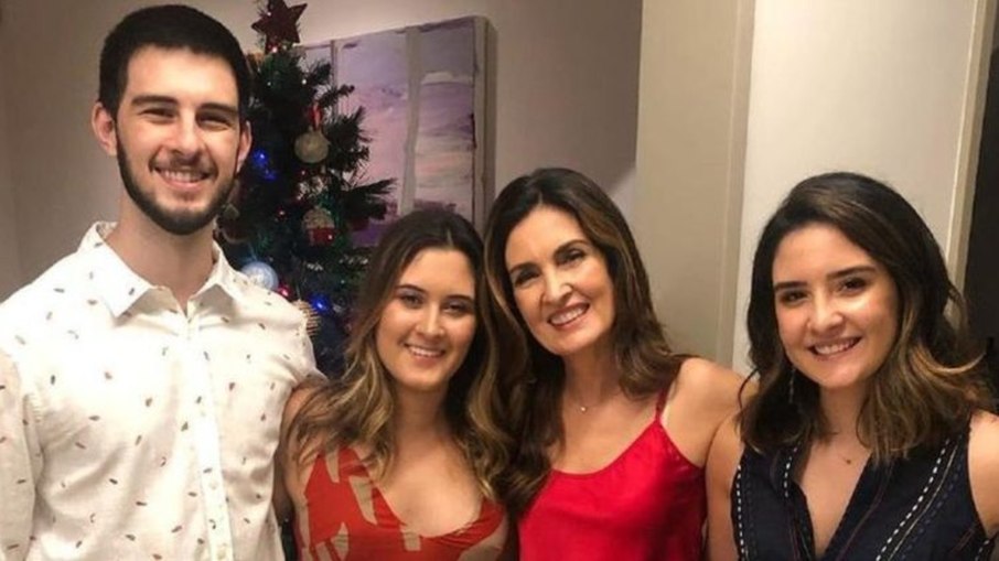 Fátima Bernardes com os filhos trigêmeos: Beatriz, Laura e Vinícius Bonemer Fátima Bernardes com os filhos trigêmeos: Beatriz, Laura e Vinícius Bonemer