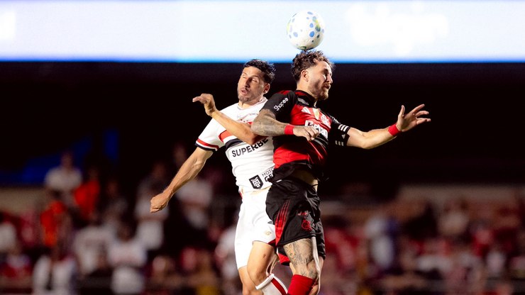 Na superação, São Paulo bate o Flamengo de virada e ameniza crise