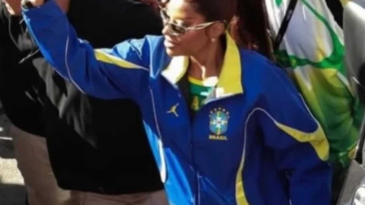 Ludmilla revela jaqueta da Seleção Brasileira no Carnaval; veja
