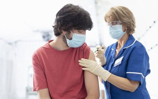 Covid: província do Canadá vai cobrar 'imposto de saúde' de não vacinados