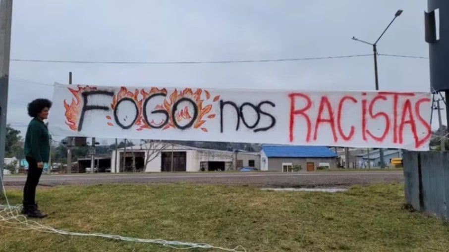 Protesto no Uruguai contra professor que teria proferido fala racista