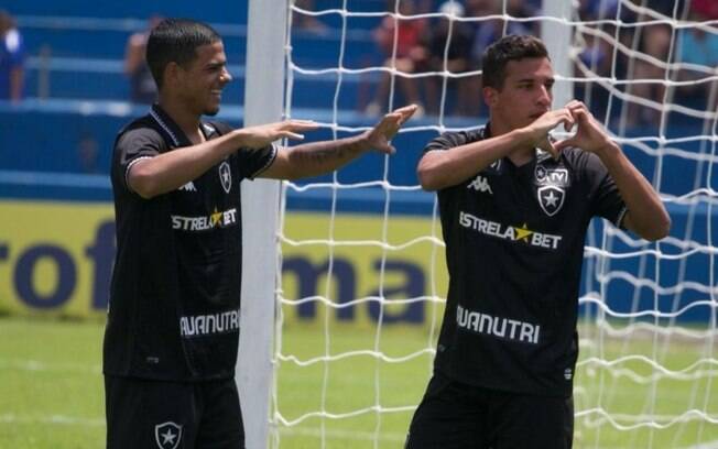 Nos pênaltis, Botafogo vence o Taubaté e garante vaga nas oitavas da Copinha