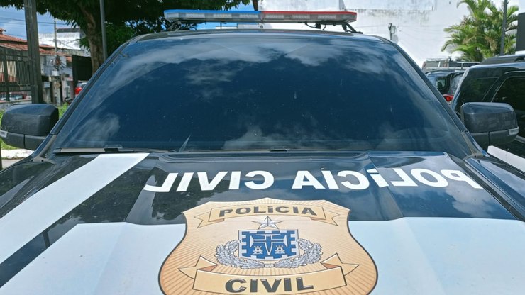 Homem é preso após tentar matar companheira e dois enteados