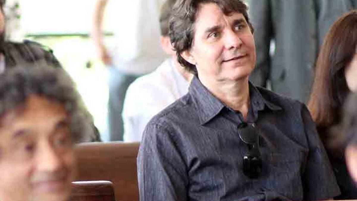 Cantor Lô Borges passa por traqueostomia e estadode saúde é grave