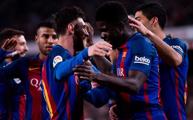 Umtiti e Lionel Messi durante treinamento pelo Barcelona Umtiti e Lionel Messi durante treinamento pelo Barcelona