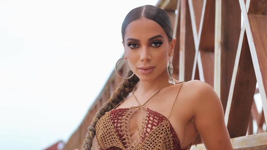 Anitta fala da relação com dinheiro