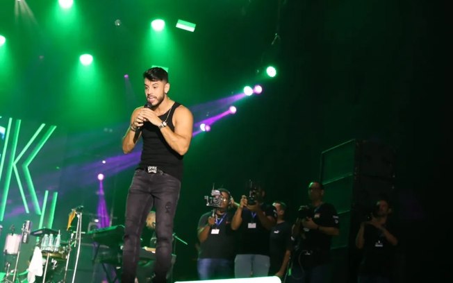 Kevi Jonny encanta público no São João da Bahia em Salvador