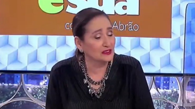 Sonia%20Abr%C3%A3o%20se%20despede%20do%20delegado%20do%20caso%20Chor%C3%A3o