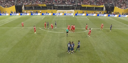 Com dois expulsos, PSG vence Bayern após falha de Harry Kane