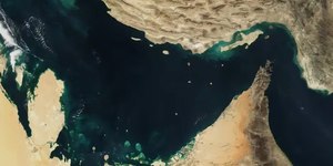 Irã divulga vídeo de apreensão de navios no Estreito de Ormuz