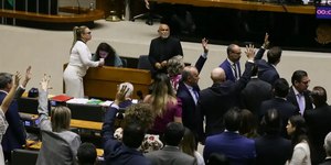 Com manobra, Câmara restabelece voto secreto na PEC da Blindagem