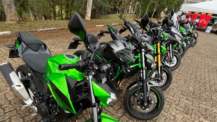 11 modelos da Kawasaki estavam disponíveis, sempre com o tradicional verde destacando as motos japonesas 