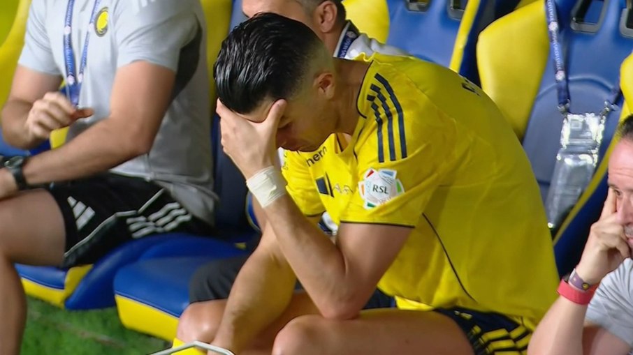 Cristiano Ronaldo desolado com falha de Bento, que custou o título antecipado do Al-Nassr