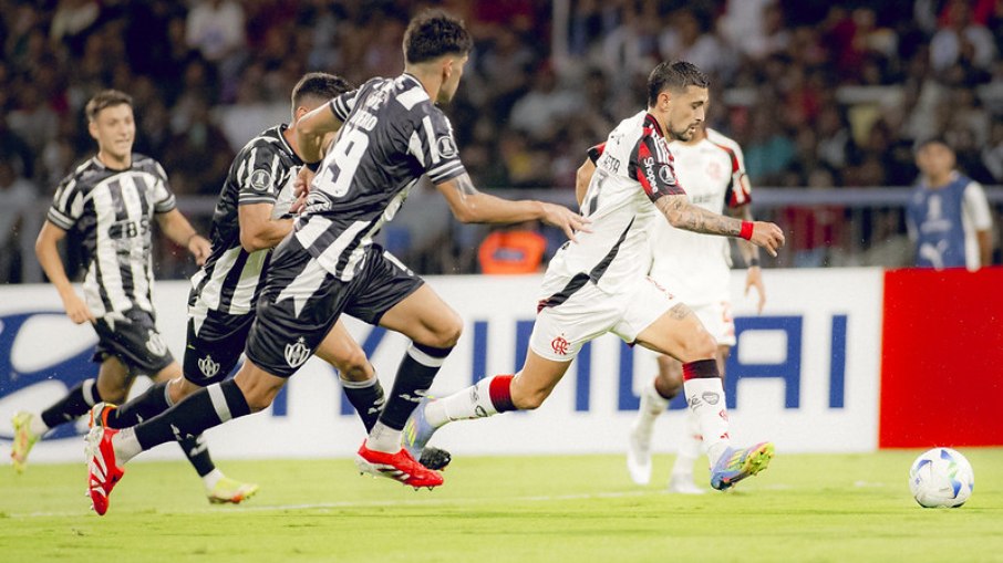Flamengo e Central Córdoba empatam por 1 a 1 na 4ª rodada da Libertadores Flamengo e Central Córdoba empatam por 1 a 1 na 4ª rodada da Libertadores