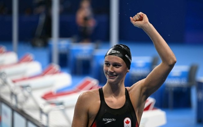 Canada's Summer Mcintosh celebrates after winning the final of the women's 200m individual medley