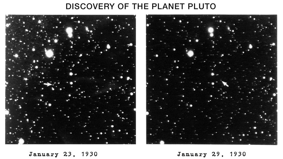 Cópias das chapas fotográficas usadas por Clyde Tombaugh para identificar, em 18 de fevereiro de 1930, o planeta transnetuniano previsto por Percival Lowell, depois batizado de Plutão. Cópias das chapas fotográficas usadas por Clyde Tombaugh para identificar, em 18 de fevereiro de 1930, o planeta transnetuniano previsto por Percival Lowell, depois batizado de Plutão.