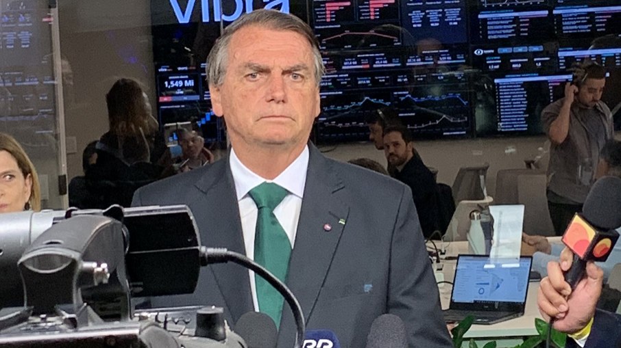 Bolsonaro foi o segundo candidato a chegar na TV Bandeirantes para o primeiro debate do segundo turno da eleição presidencial.