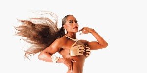 Adriana Bombom exibe corpo malhado em ensaio nas redes sociais