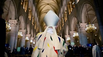 Notre-Dame tem primeira missa cinco anos depois do incêndio na catedral