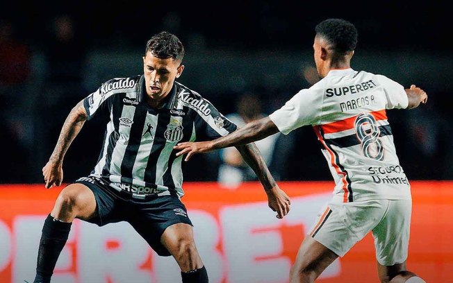 Matheus Delgado Candançan foi o árbitro do San-São nesta sexta