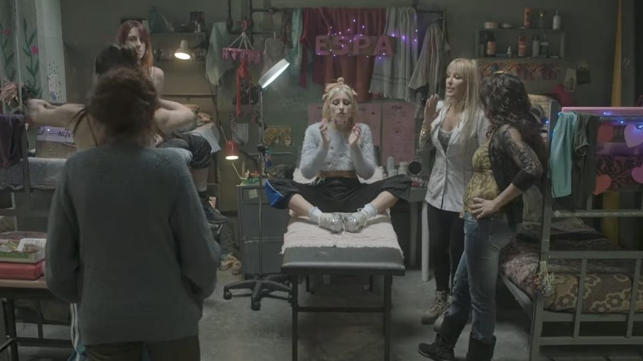 Cena da série Na lama