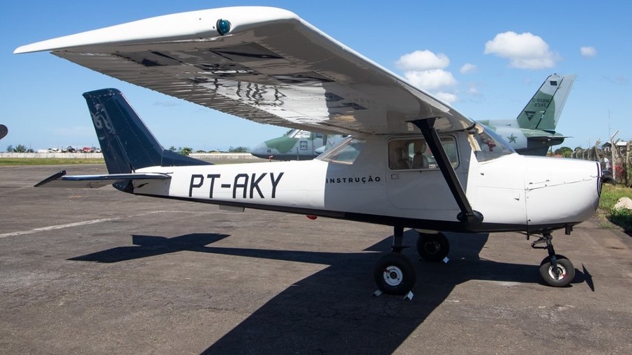 Avião de pequeno porte cai na cidade de Peruíbe Avião de pequeno porte cai na cidade de Peruíbe