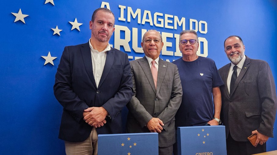 José Pedro Chantre D'Oliveira, embaixador cabo-verdiano junto a dirigentes do Cruzeiro