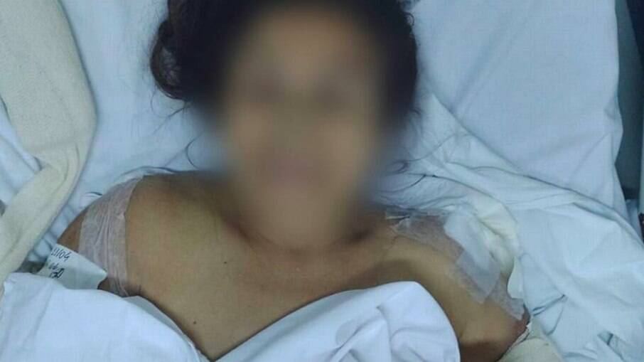 A vítima no hospital: ela vai passar por uma cirurgia