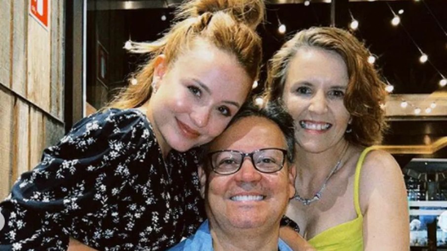 Larissa Manoela vive polêmica com os pais, Silvana Taques e Gilberto Elias Santos