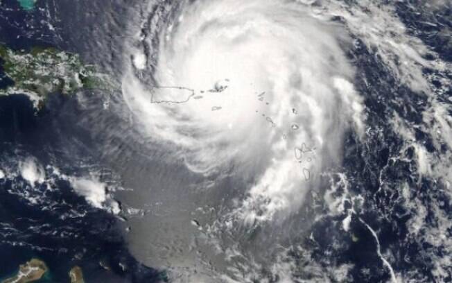 Furacão Irma passa pela costa cubana e chega aos Estados Unidos